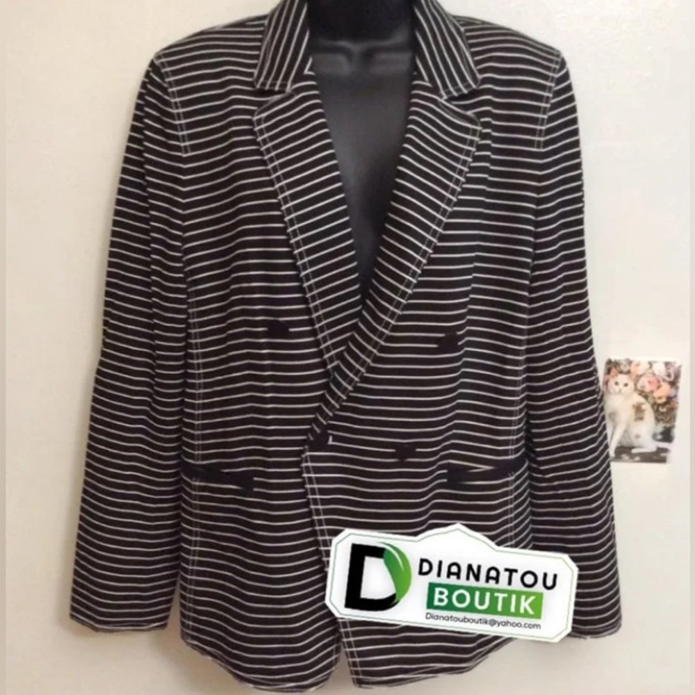 Lafayette 148 New York Devin Stripe Blazer
Size 12 - Picture 2 of 9